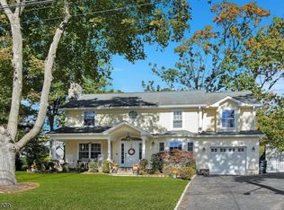 18 Yorktown Ter, Livingston, NJ 07039