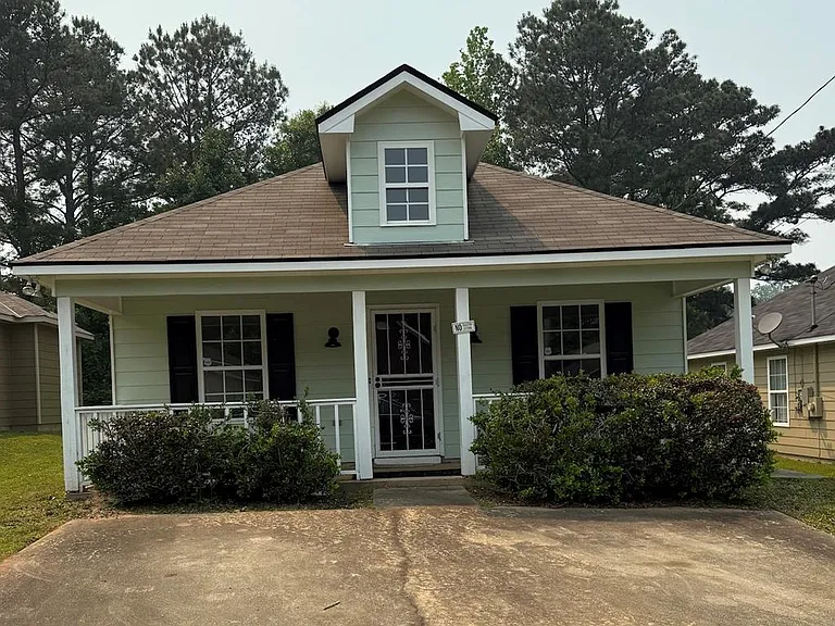807 Pine Hill Ct — Photo 1