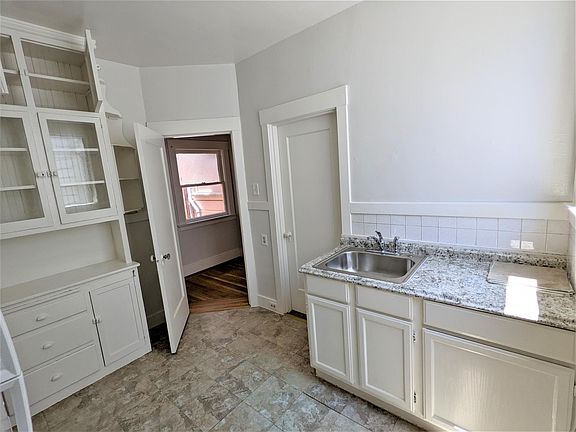 4th image of 247 25th Ave APT 3