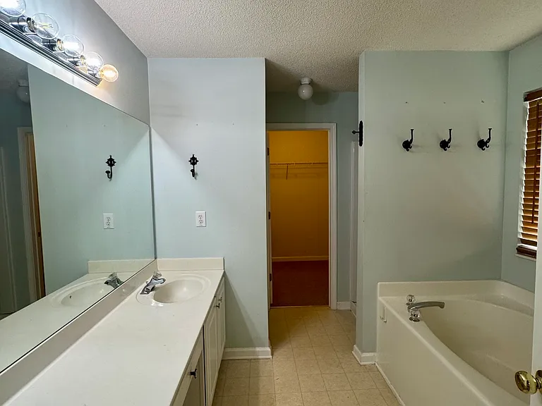 1840 Arborwood Dr — Photo 9