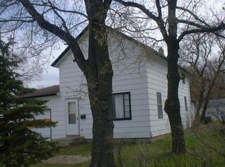 630 Summit Ave, Grafton, ND 58237