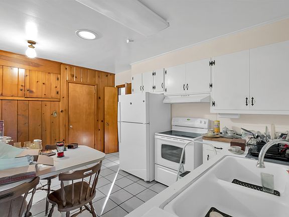 5th image of 260 E Park Dr