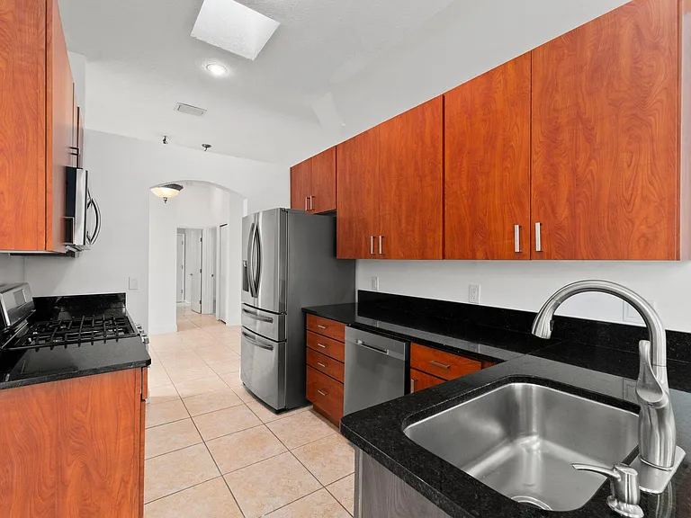 435 SW Jefferson Cir — Photo 11