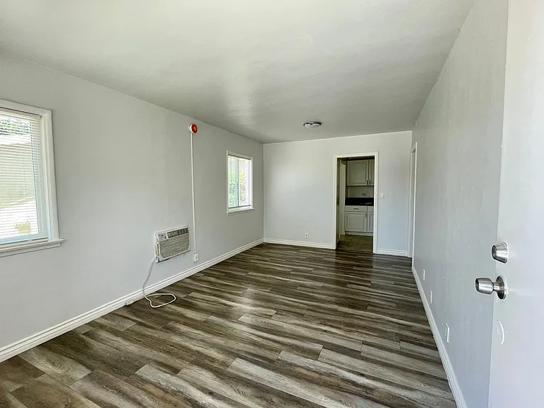 1142 N Madison Ave #2 — Photo 3