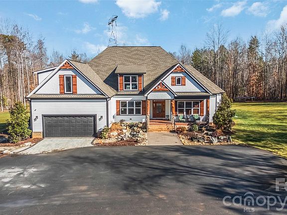 3rd image of 5012 Mount Gallant Rd