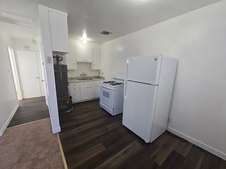 418 C Street — Photo 2