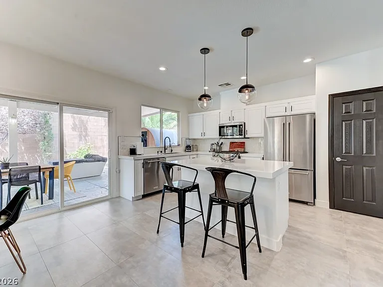 1041 Chestnut Chase St — Photo 9