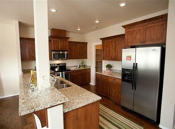 5th image of 675 Blue Pine Ln