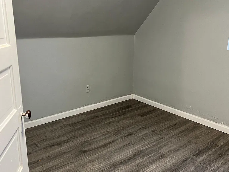 208 E Naches Ave — Photo 3