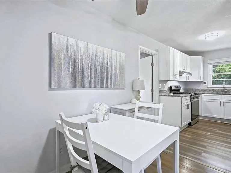 2363 Beverly Ln SW — Photo 3