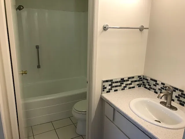 427 Cedar Ave #204 — Photo 7