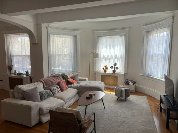 1080 Beacon St APT 3A, Brookline, MA 02446