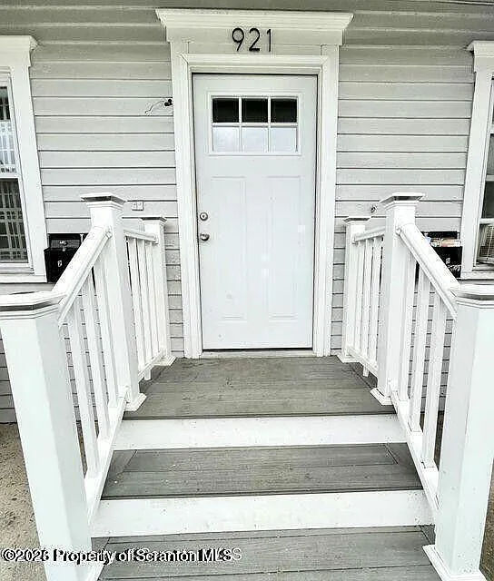 3 bed, 900 sqft, $995 — Photo 1