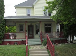 32 E State St, Hartford, WI 53027