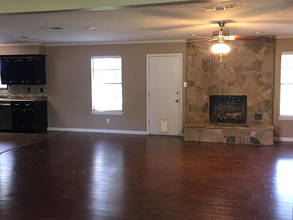 2nd image of 5 Big Oak Ln
