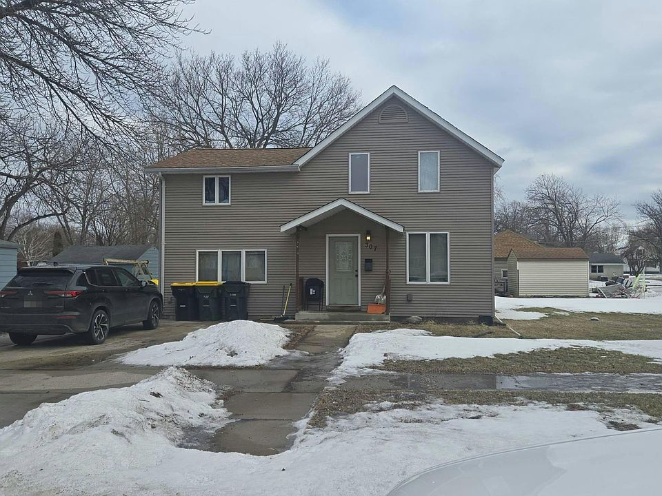 1st image of 307 9th St N