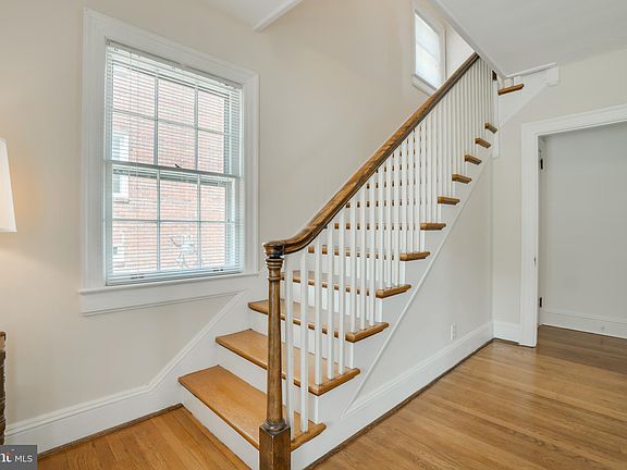 5th image of 909 William St