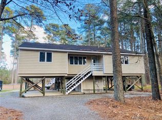 917 Ocran Rd, White Stone, VA 22578
