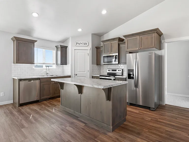 1876 Gage Ave — Photo 12