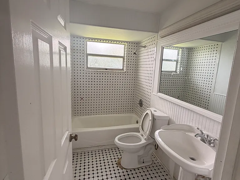 1133 SE Mendoza Ave — Photo 6