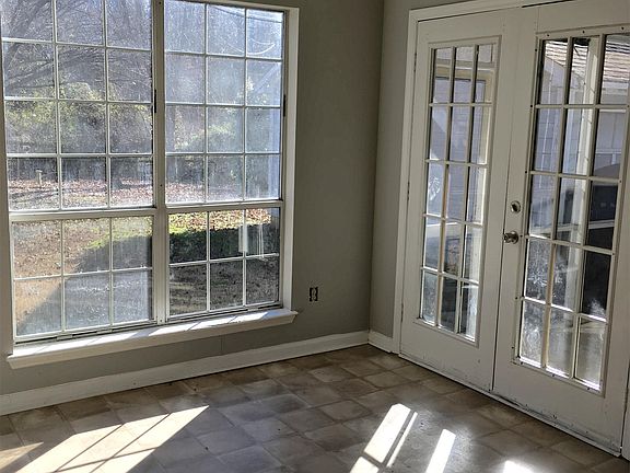 5th image of 1633 English Knoll Dr