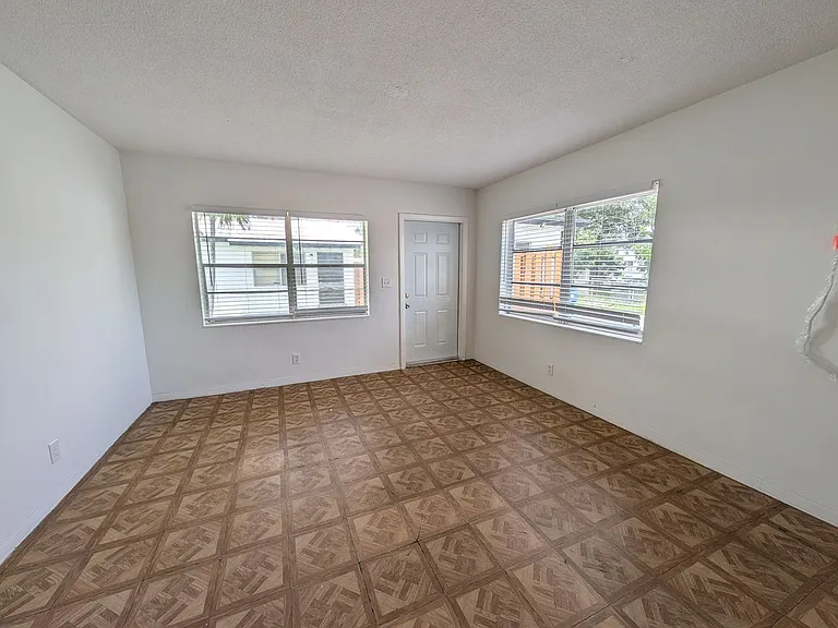 2111 Roosevelt St — Photo 4