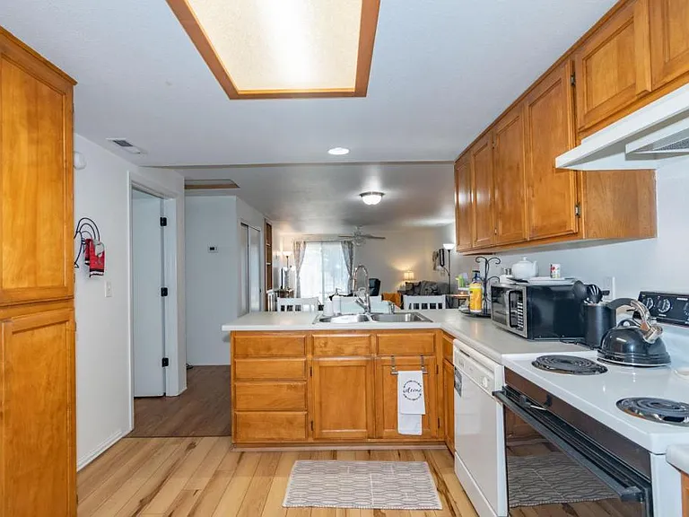 565 Primrose Dr — Photo 18