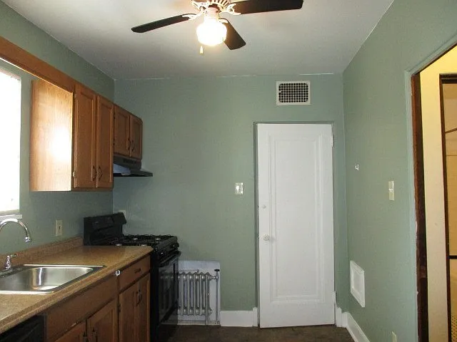 1426 Hillsdale Ave — Photo 2