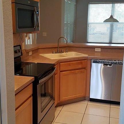 4th image of 333 Lake Amberleigh Dr