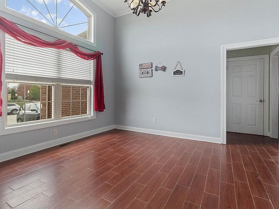 5th image of 604 Four Winds Dr