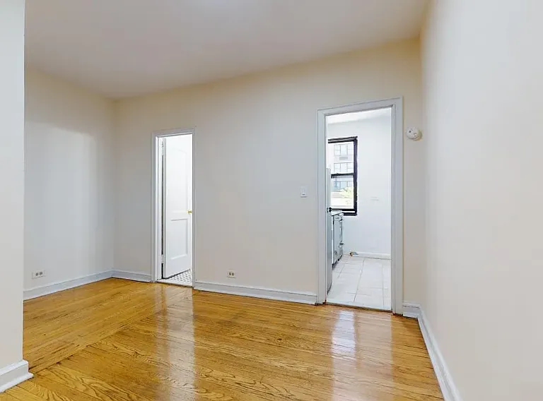 246 E 46th St #3L — Photo 4