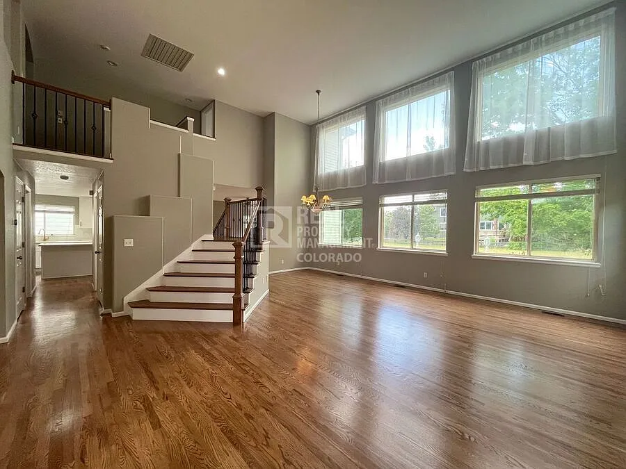 Spacious 6 Bed, 4 Bath Highlands Ranch Home with Finished Basement Kitchen & Attached Garage 9979... — Photo 2