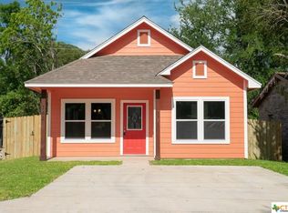 742 Chihuahua St, Lockhart, TX 78644