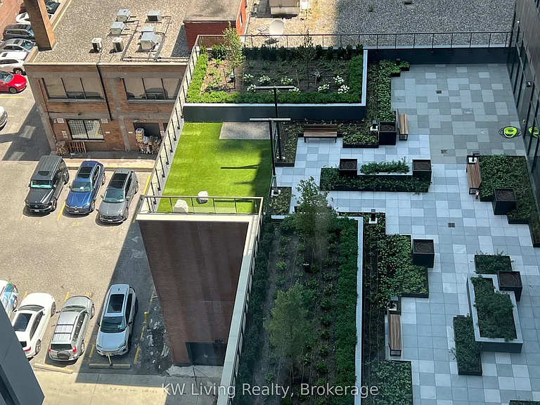 400 King St W #1123 — Photo 16