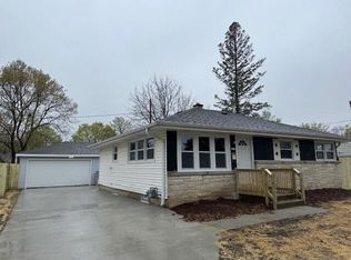 6915 W Caldwell Ct, Milwaukee, WI 53218