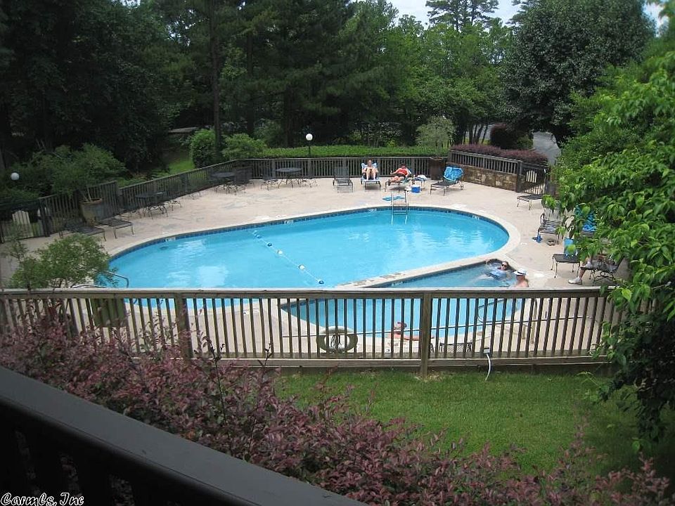 1st image of 200 Hamilton Oaks Dr