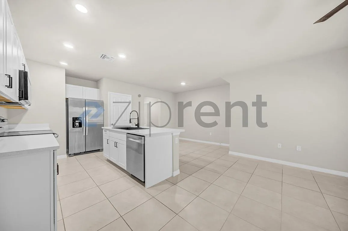 3 bed, 2.5 bath, 1582 sqft, $2,800 — Photo 3