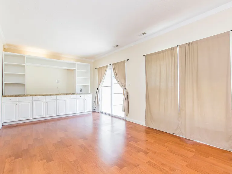 640 Counselor Sq — Photo 14