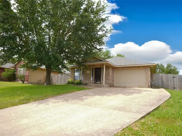 2902 Elise Ln, Bryan, TX 77802