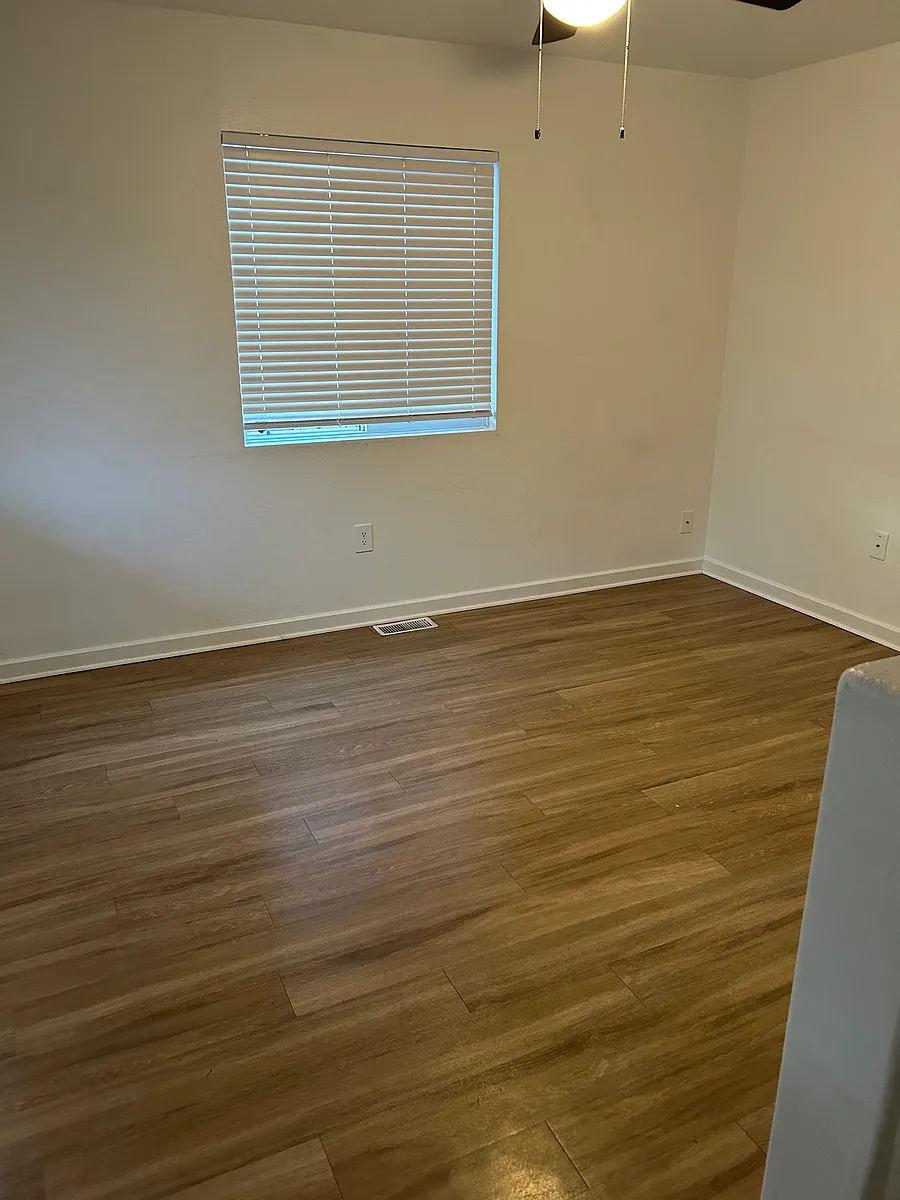 Building Photo - 3708 Valley View Ave #3708