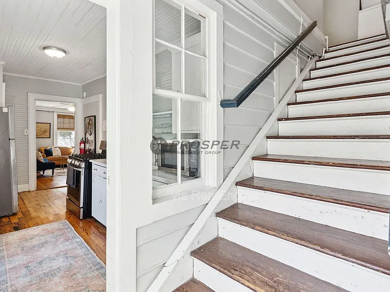 72 1/2 King St — Photo 20