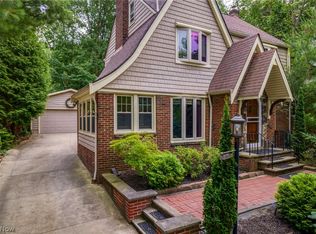 2367 Canterbury Rd, University Heights, OH 44118