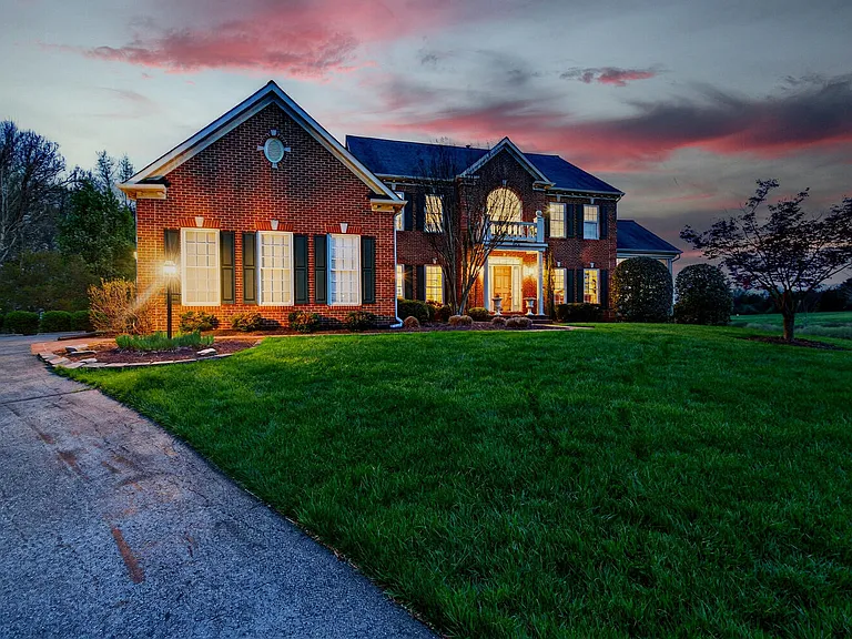 401 Hilton Head Ct — Photo 2