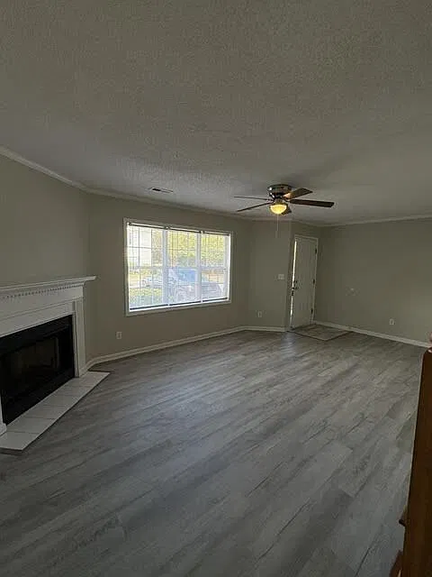 3 bed, 2.5 bath, 1453 sqft, $1,200 — Photo 3