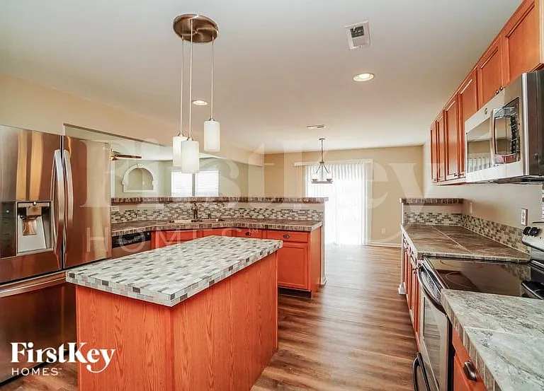 595 Professional Pkwy — Photo 7