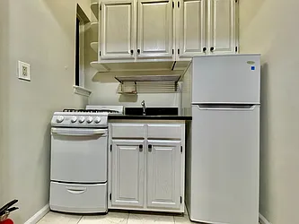 Rented by R New York