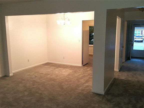 3rd image of 450 Peregrine St