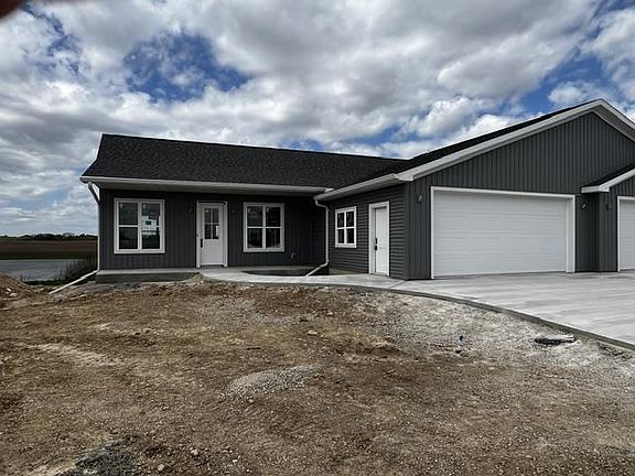 2nd image of 814 Lakeview Lane