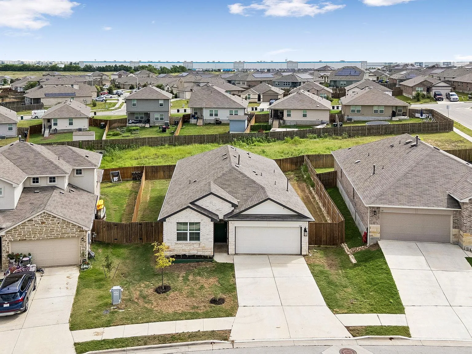 4 bed, 2.0 bath, 1922 sqft, $2,199 — Photo 4