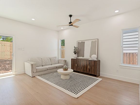 5th image of 419 N Denley Dr
